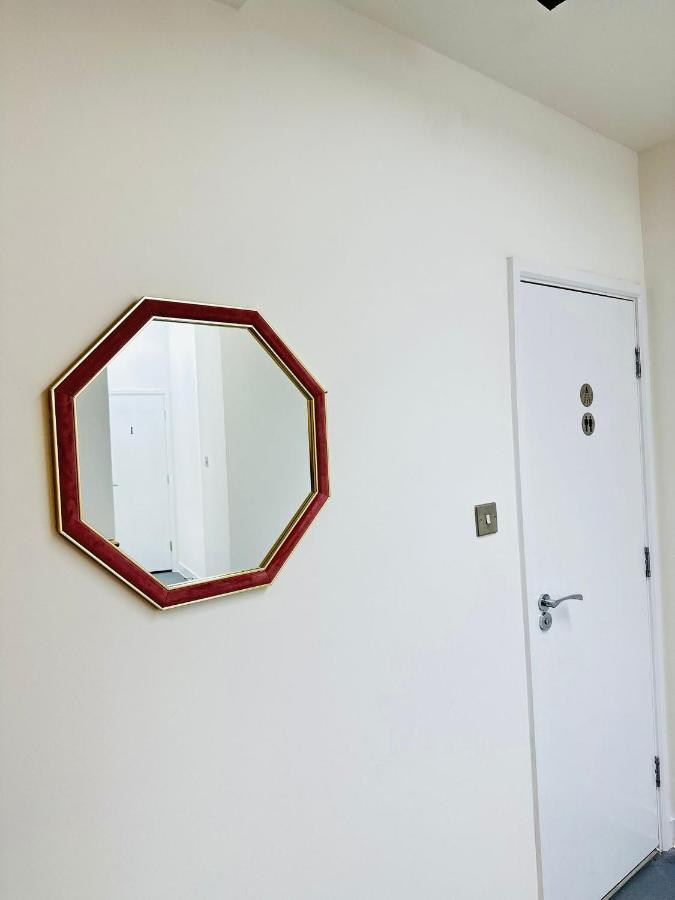 Marbel Aldgate Hotel London Bagian luar foto